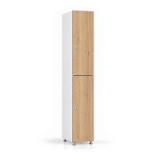 2-türiger Umkleidespind aus Holz mit kurzen Türen, auf Gleitern
