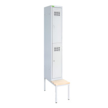 2-türiger Garderobenschrank mit kurzen Türen, LOCKER H 1/2 mit ergänzter eingebauter Sitzbank